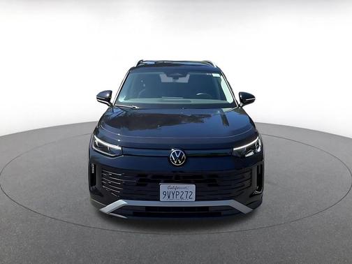 deep black pearl 2026 Volkswagen Tiguan 2.0T SE