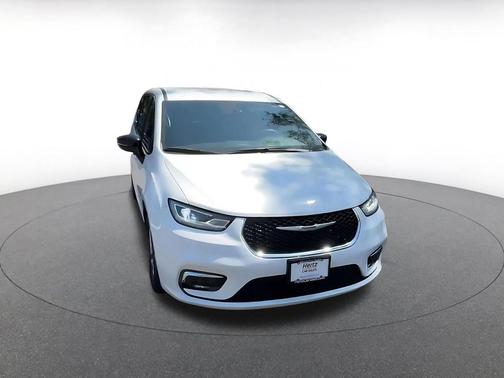 Bright White Clearcoat 2025 Chrysler Pacifica L