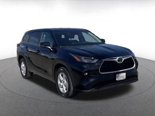 Midnight Black Metallic 2025 Toyota Highlander LE