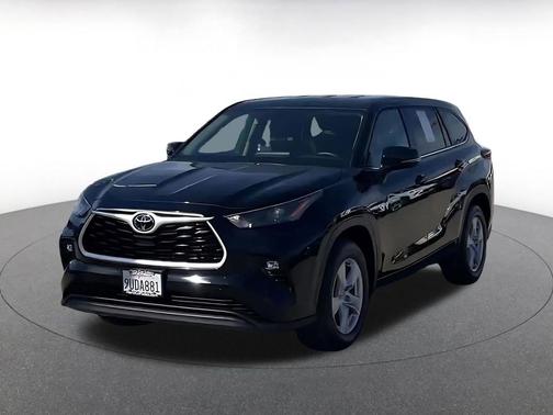 Midnight Black Metallic 2025 Toyota Highlander LE