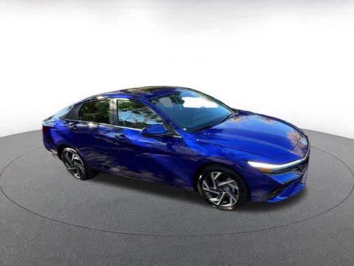 2025 Hyundai ELANTRA SEL