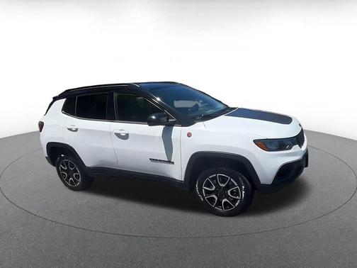 Bright White Clearcoat 2025 Jeep Compass Trailhawk