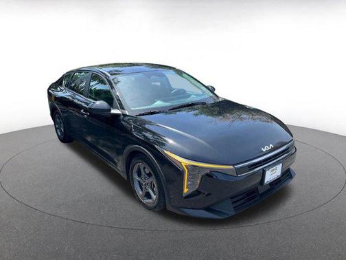 Aurora Black Pearl 2025 Kia K4 LXS