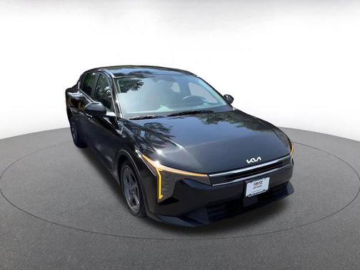 Aurora Black Pearl 2025 Kia K4 LXS