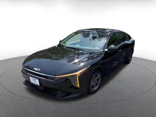 Aurora Black Pearl 2025 Kia K4 LXS