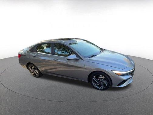 2025 Hyundai ELANTRA SEL