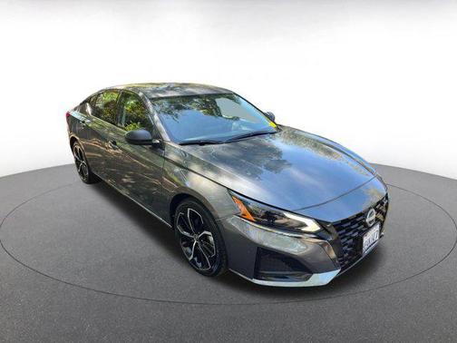 2025 Nissan Altima SR FWD