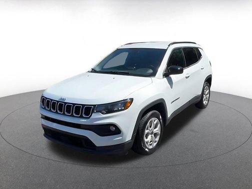 Bright White Clearcoat 2025 Jeep Compass Latitude