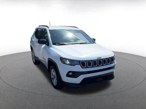 Bright White Clearcoat 2025 Jeep Compass Latitude