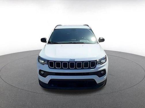 Bright White Clearcoat 2025 Jeep Compass Latitude