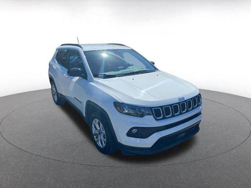 Bright White Clearcoat 2025 Jeep Compass Latitude