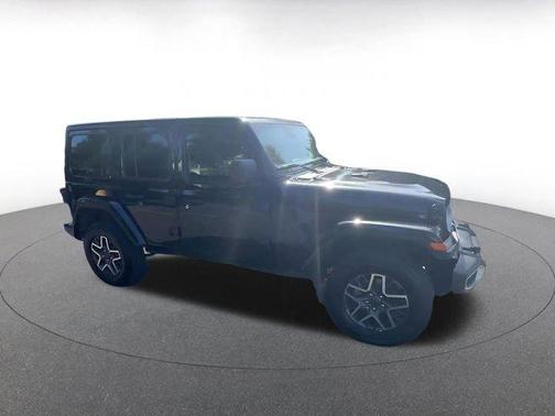 Black Clearcoat 2025 Jeep Wrangler 4-Door Sahara 4x4