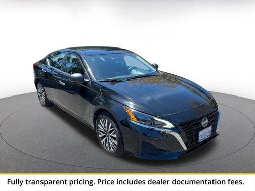 Super Black 2025 Nissan Altima SV FWD