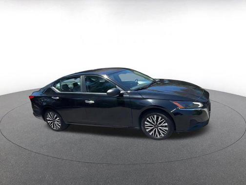 Super Black 2025 Nissan Altima SV FWD