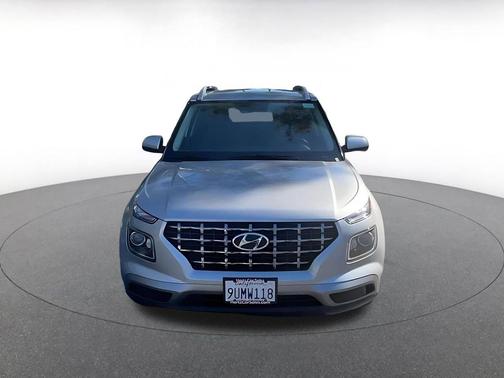 Shimmering Silver 2025 Hyundai VENUE SEL