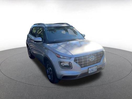 Shimmering Silver 2025 Hyundai VENUE SEL