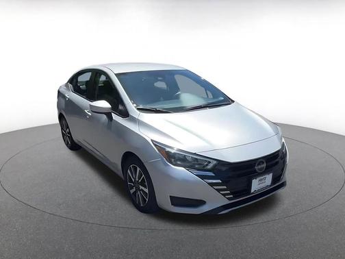 Brilliant Silver Metallic 2025 Nissan Versa 1.6 SV