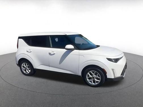 Snow White Pearl 2025 Kia Soul LX