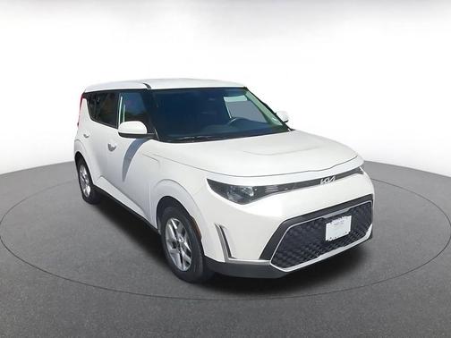 Snow White Pearl 2025 Kia Soul LX