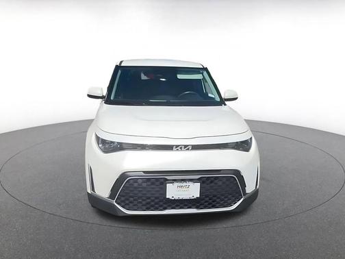 Snow White Pearl 2025 Kia Soul LX