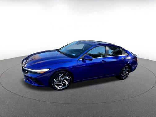 2025 Hyundai ELANTRA SEL