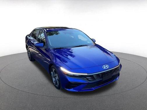 2025 Hyundai ELANTRA SEL