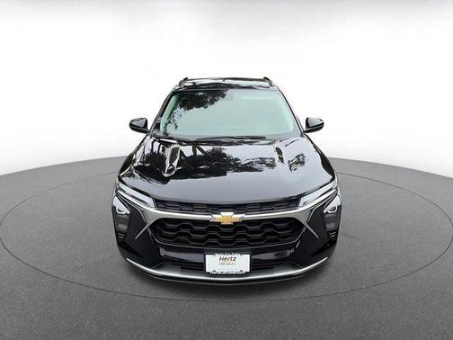 Mosaic Black Metallic 2025 Chevrolet Trax LT
