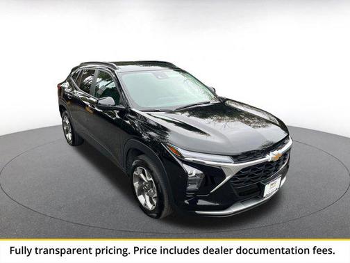 Mosaic Black Metallic 2025 Chevrolet Trax LT