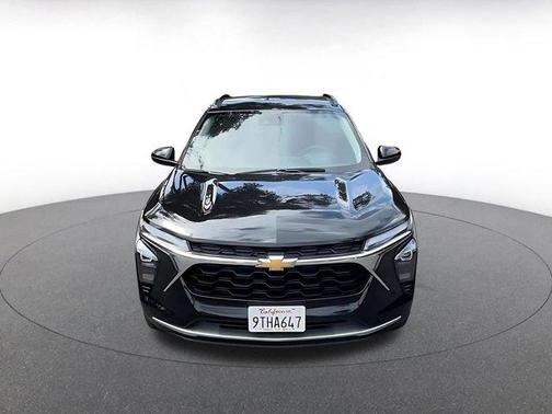 Mosaic Black Metallic 2025 Chevrolet Trax LT