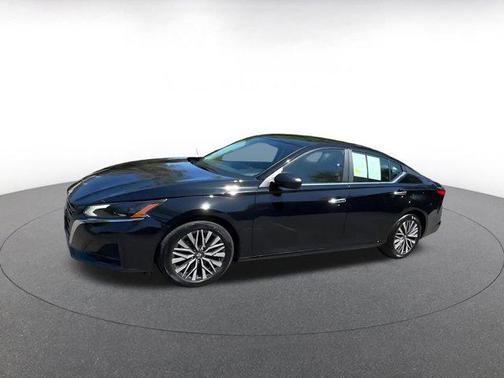 Super Black 2025 Nissan Altima SV FWD