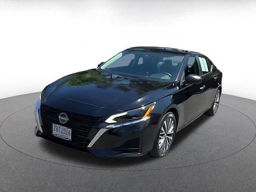 Super Black 2025 Nissan Altima SV FWD