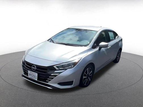 Brilliant Silver Metallic 2025 Nissan Versa 1.6 SV