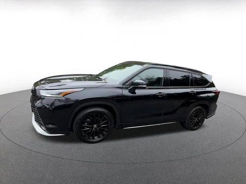 Midnight Black Metallic 2025 Toyota Highlander XSE