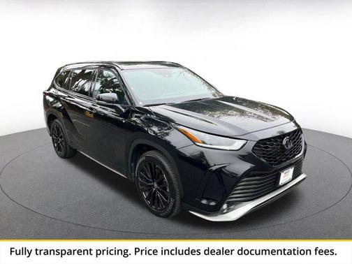 Midnight Black Metallic 2025 Toyota Highlander XSE