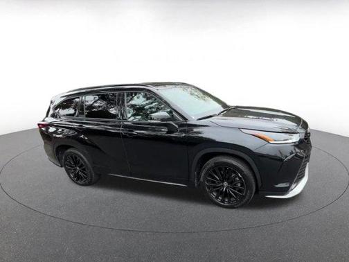 Midnight Black Metallic 2025 Toyota Highlander XSE