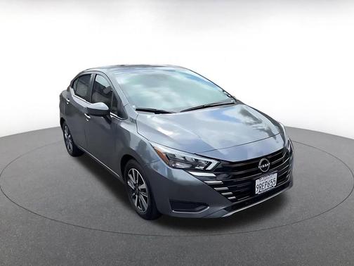 Gun Metallic 2025 Nissan Versa 1.6 SV