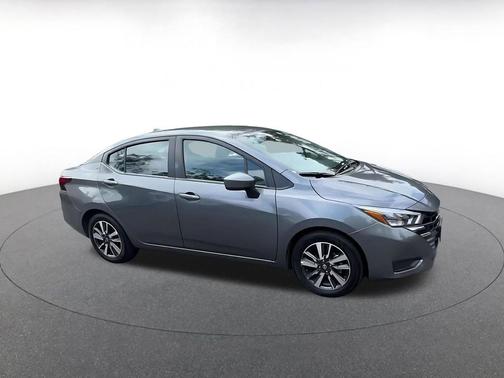Gun Metallic 2025 Nissan Versa 1.6 SV