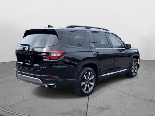 Crystal Black Pearl 2023 Honda Pilot