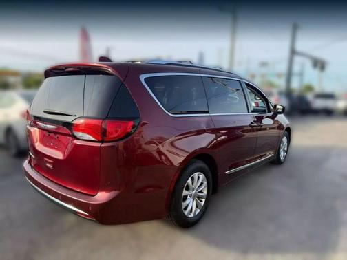 2018 Chrysler Pacifica Touring-L