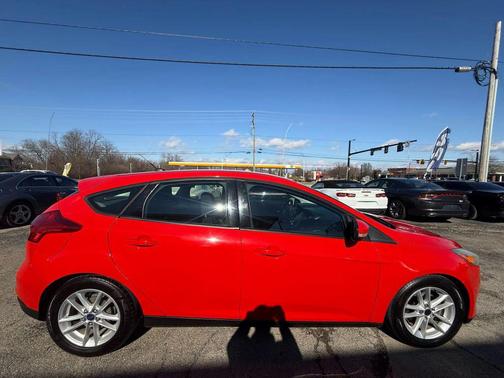 Red 2015 Ford Focus SE