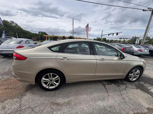 White Gold Metallic 2018 Ford Fusion SE