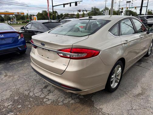White Gold Metallic 2018 Ford Fusion SE