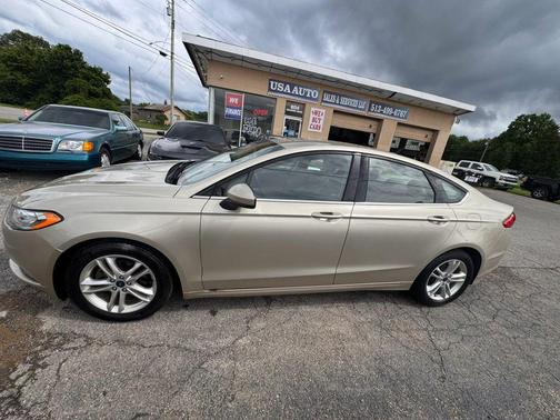 White Gold Metallic 2018 Ford Fusion SE