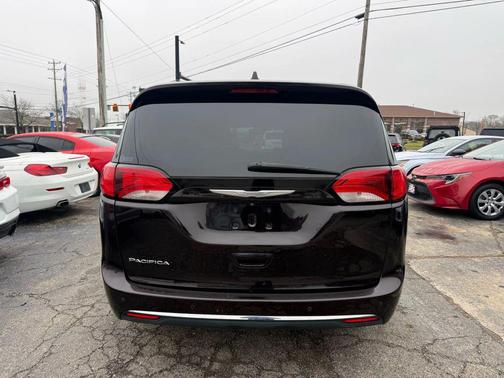 2017 Chrysler Pacifica Touring-L