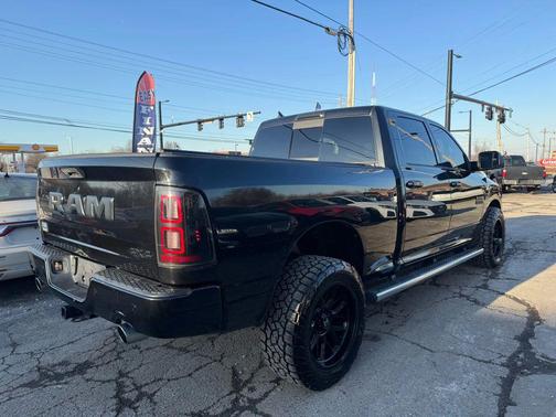 2017 RAM 1500 Night Crew Cab 4x4 6'4' Box