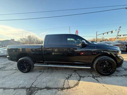 2017 RAM 1500 Night Crew Cab 4x4 6'4' Box