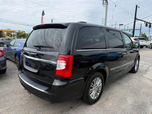 Brilliant Black Crystal Pearlcoat 2014 Chrysler Town & Country Touring-L