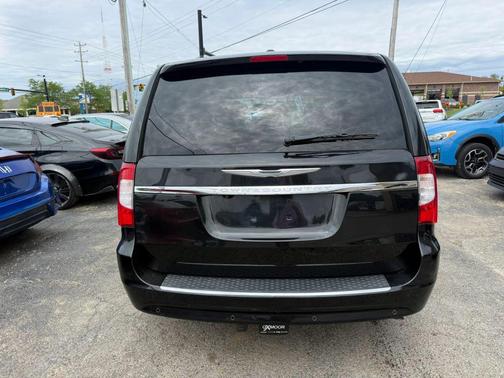 Brilliant Black Crystal Pearlcoat 2014 Chrysler Town & Country Touring-L