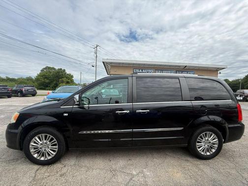 Brilliant Black Crystal Pearlcoat 2014 Chrysler Town & Country Touring-L