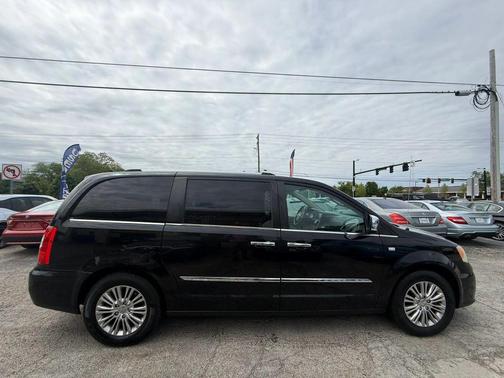 Brilliant Black Crystal Pearlcoat 2014 Chrysler Town & Country Touring-L